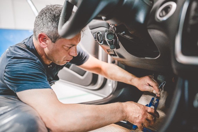 Mitarbeiter (m/w/d) Fahrzeugreinigung / Fahrzeugaufbereitung, 1. Bild